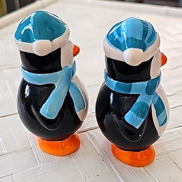 Vintage K-Mart Penguin Salt and Pepper Shakers Winter Christmas 4.25" x 3" - Picture 4 of 6